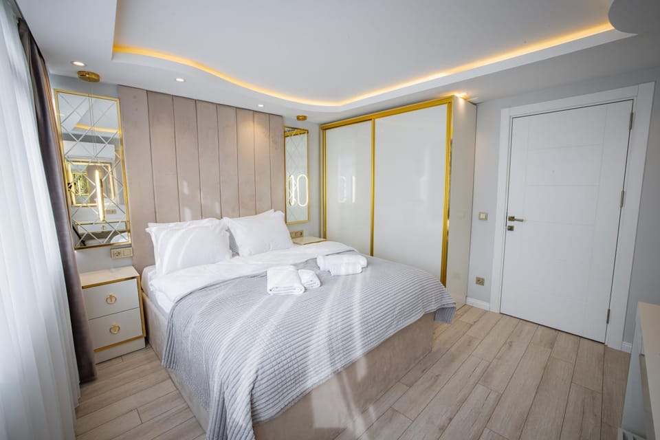 Bed, Photo of the whole room, wardrobe
