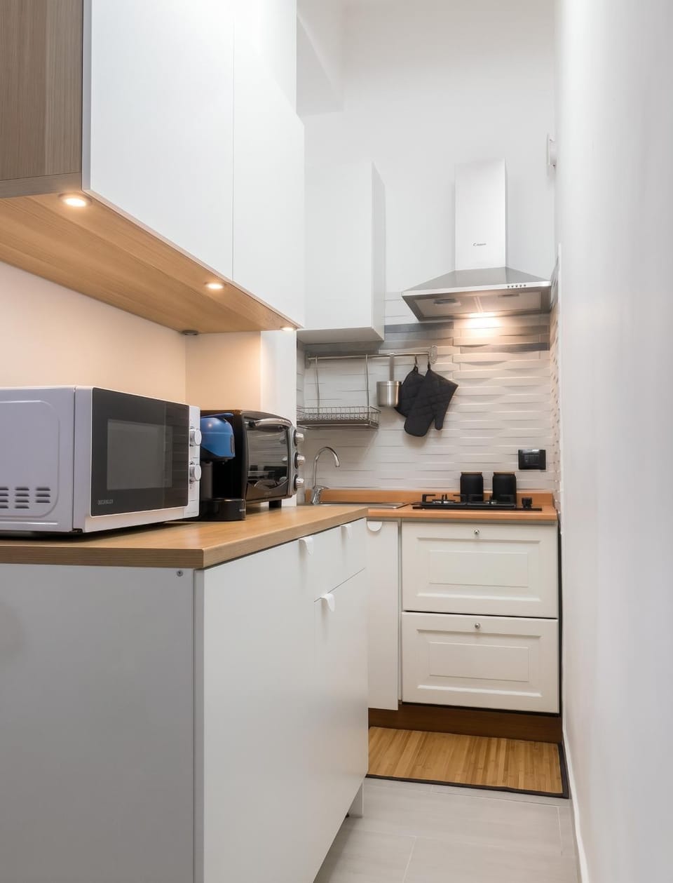Kitchen or kitchenette