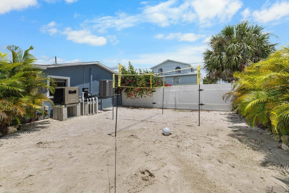 Waterfront5BR wHeated PoolKayaks & Ping-Pong House in Hernando Beach