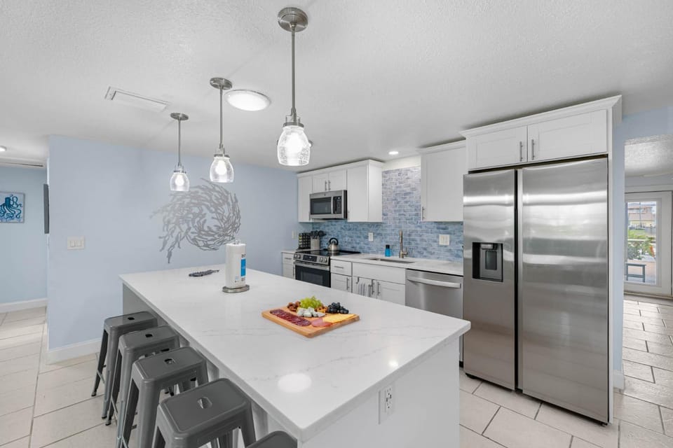 Waterfront5BR wHeated PoolKayaks & Ping-Pong House in Hernando Beach