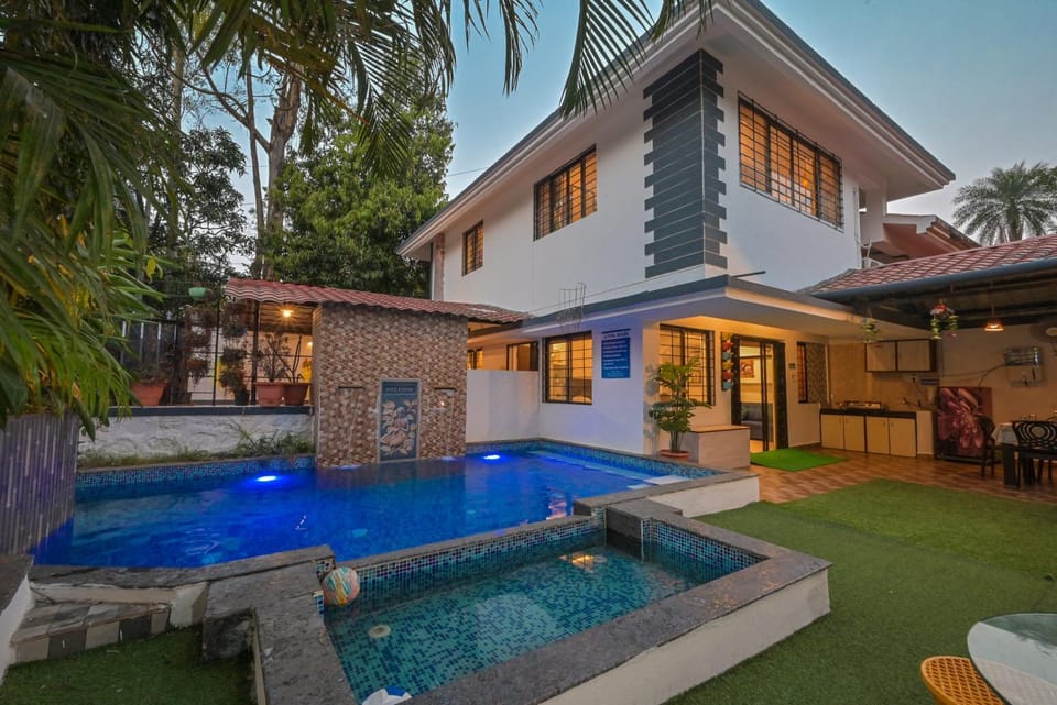 Property building, Pool view, Swimming pool