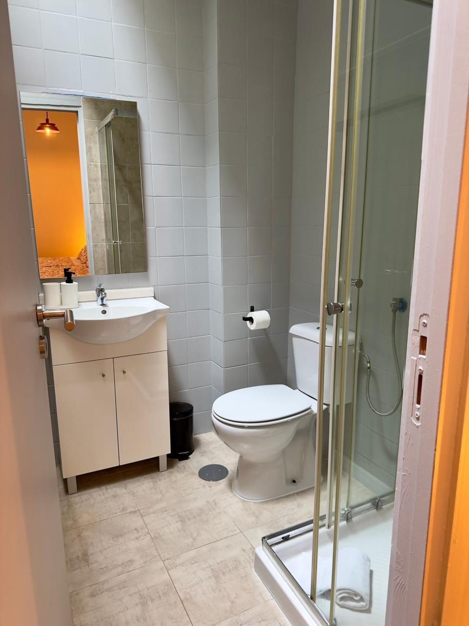 Toilet, Bathroom, towels