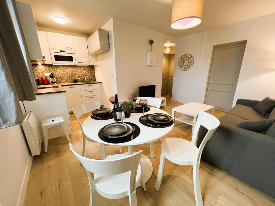 Living room, Dining area