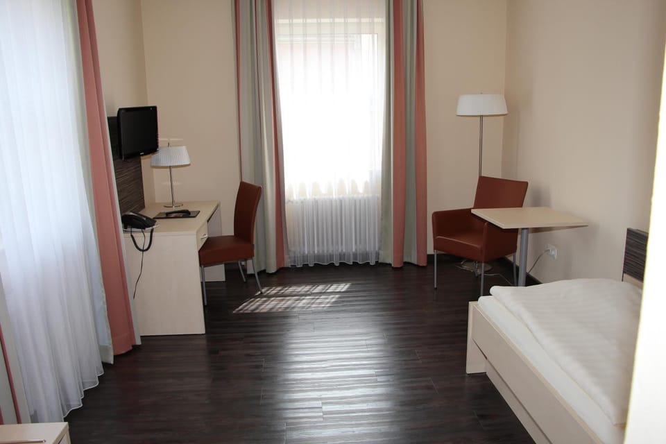 Bed, Seating area