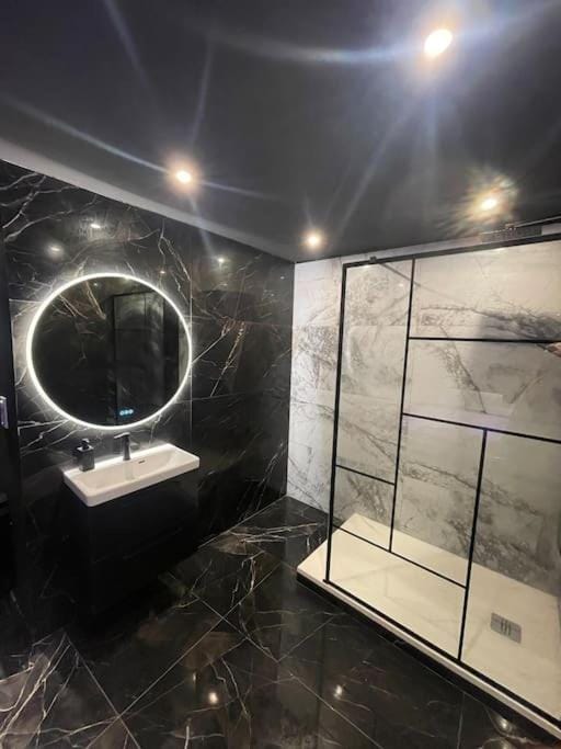La Suite Prestige Jacuzzi,Sauna,Netflix,Disney Apartment in Amiens