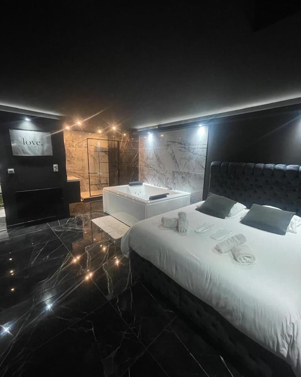 La Suite Prestige Jacuzzi,Sauna,Netflix,Disney Apartment in Amiens