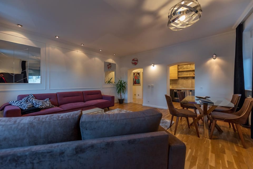 Kitchen or kitchenette, Living room, Seating area