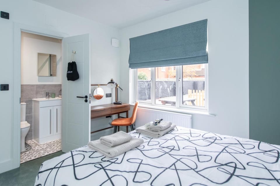 Toilet, Bed, Bedroom