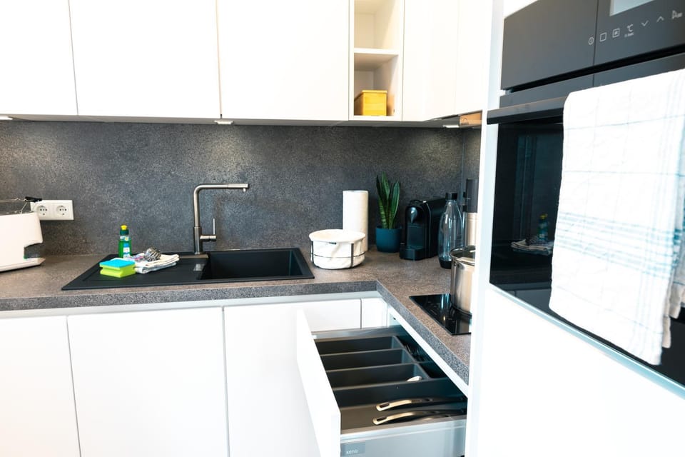 Restaurant/places to eat, Coffee/tea facilities, Kitchen or kitchenette, Dining area, Tennis court, Supermarket/grocery shop, Shopping Area, Facility for disabled guests, dishwasher, heating, internet, microwave, minibar, oven, pet friendly, soundproof, stove, toaster, towels, washing machine, dryer, kitchen