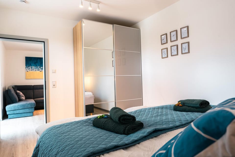 Bed, Photo of the whole room, Bedroom, Garden view, Garden view, Shopping Area, cot, Facility for disabled guests, hair dryier, heating, heating, internet, soundproof, towels, wardrobe