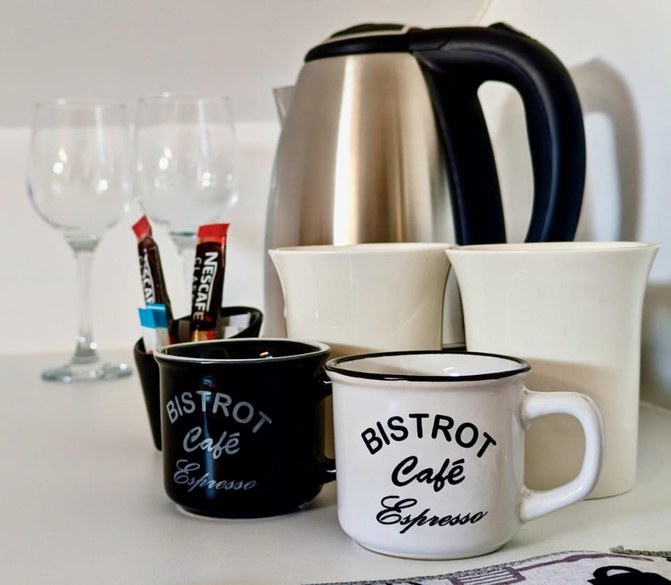 Coffee/tea facilities, Kitchen or kitchenette, Food and drinks