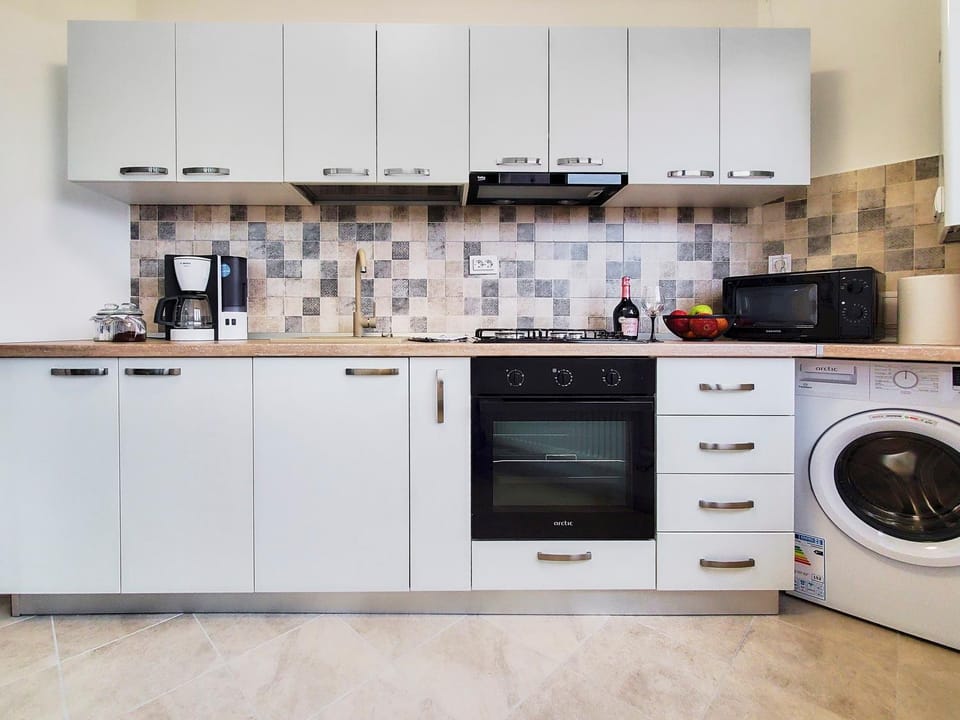 Coffee/tea facilities, Kitchen or kitchenette, minibar, pet friendly, stove, washing machine