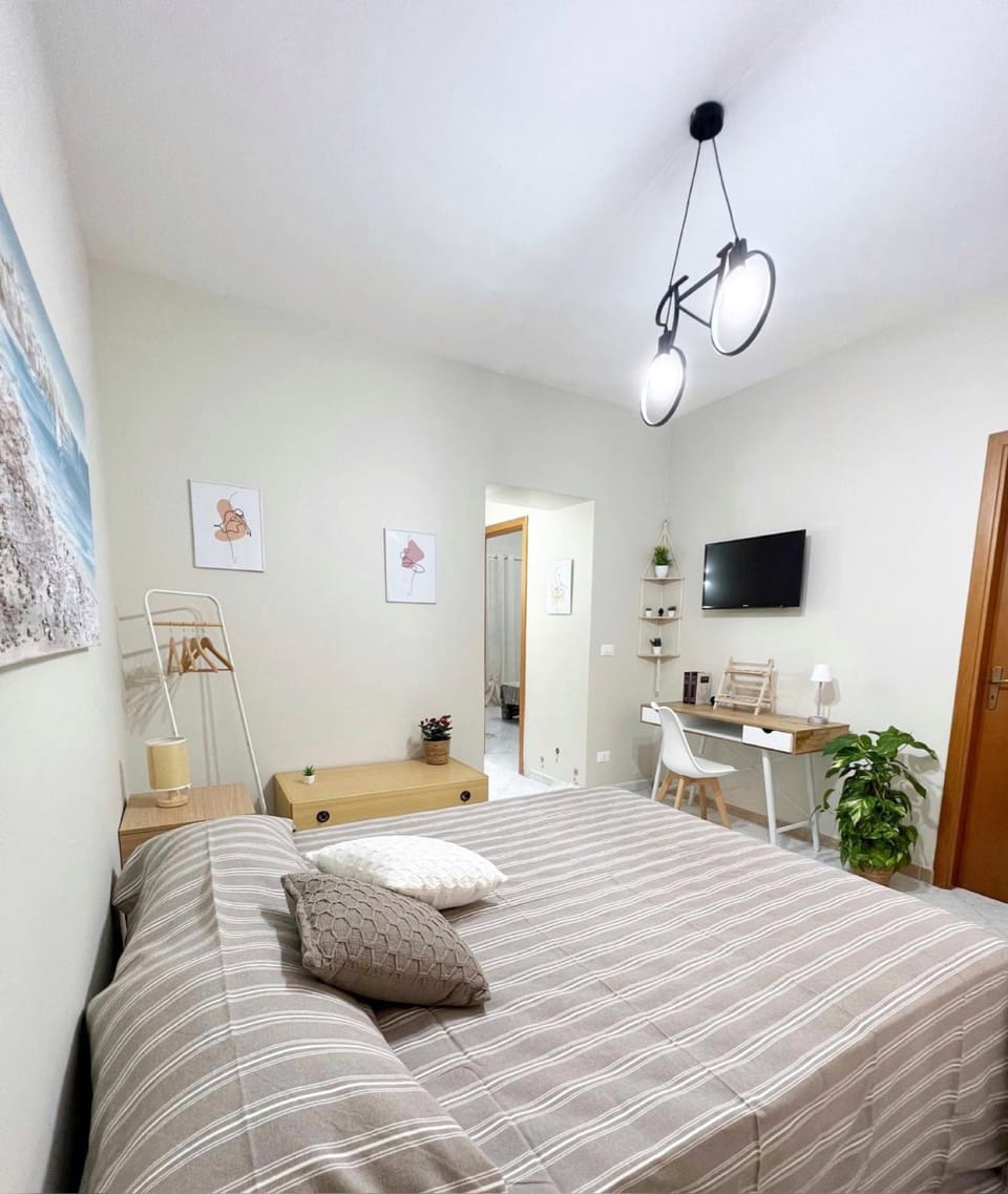 Bed, TV and multimedia, Seating area, Bedroom, hair dresser, internet, internet, towels, air conditioner, air conditioner