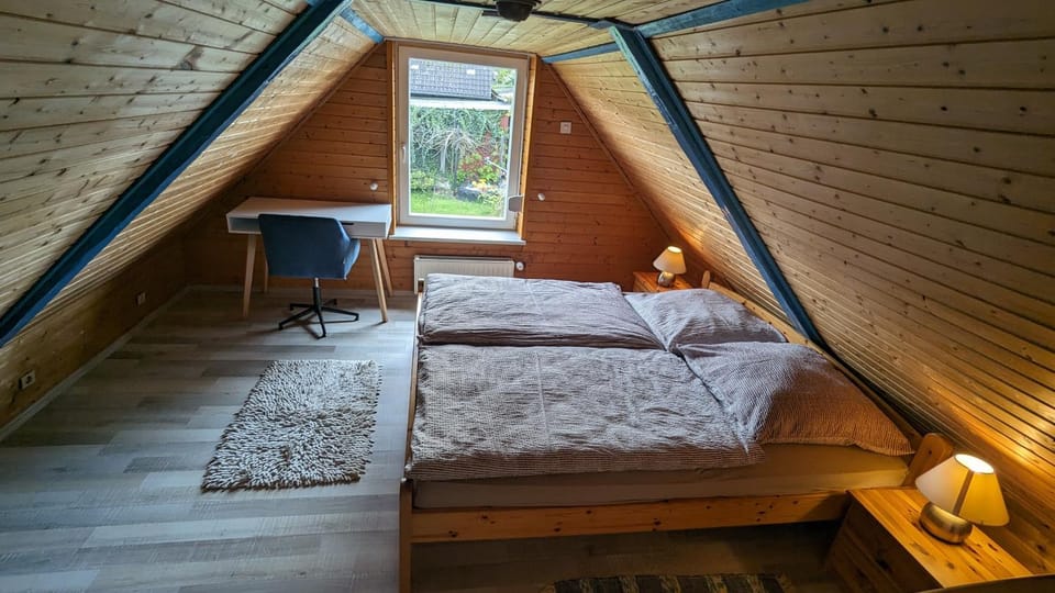 Bed, Photo of the whole room, Bedroom