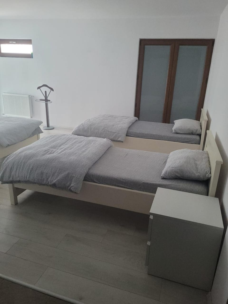 Bed, Photo of the whole room, Seating area, Bedroom