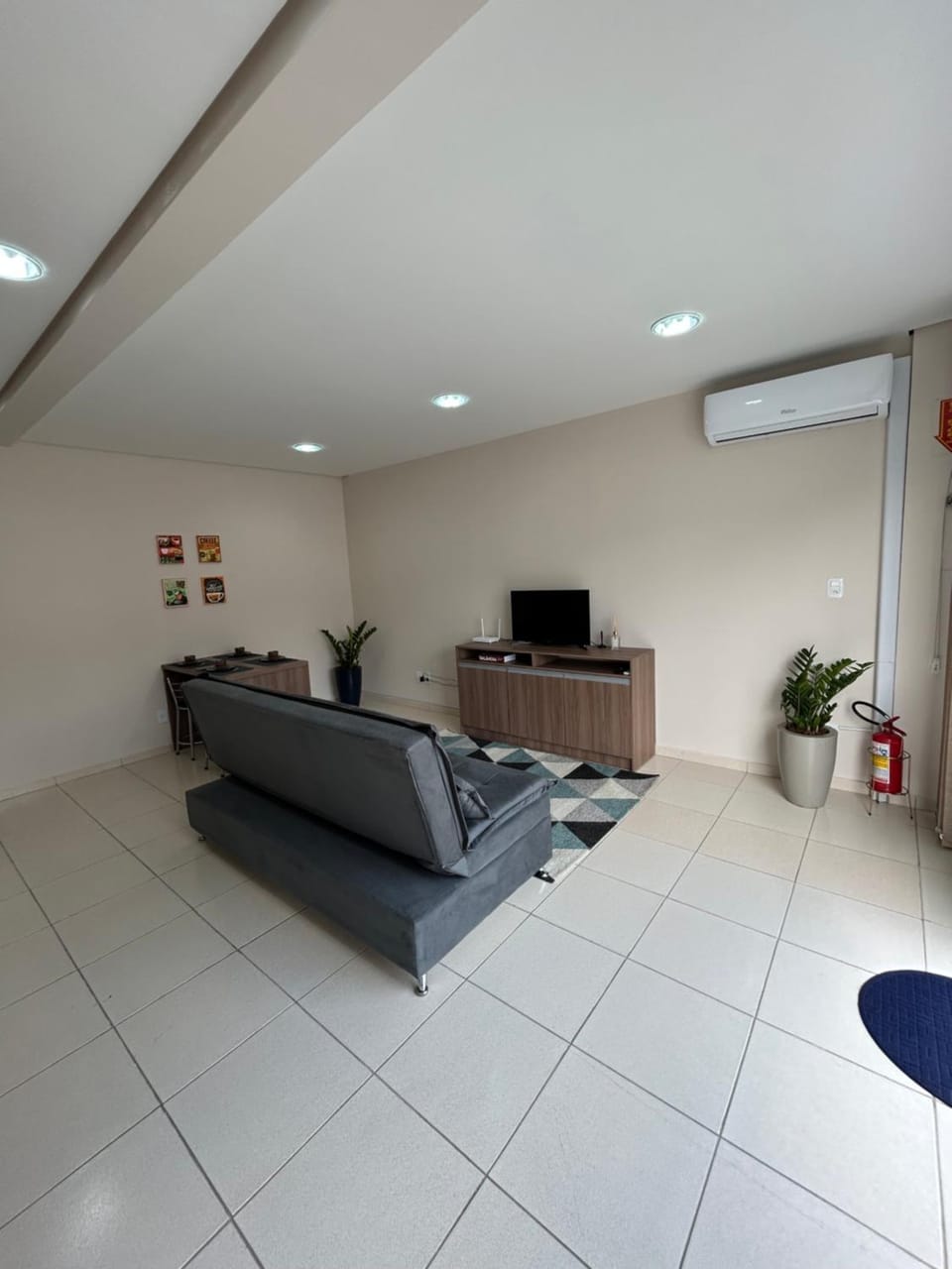 TV and multimedia, Living room, Seating area, air conditioner