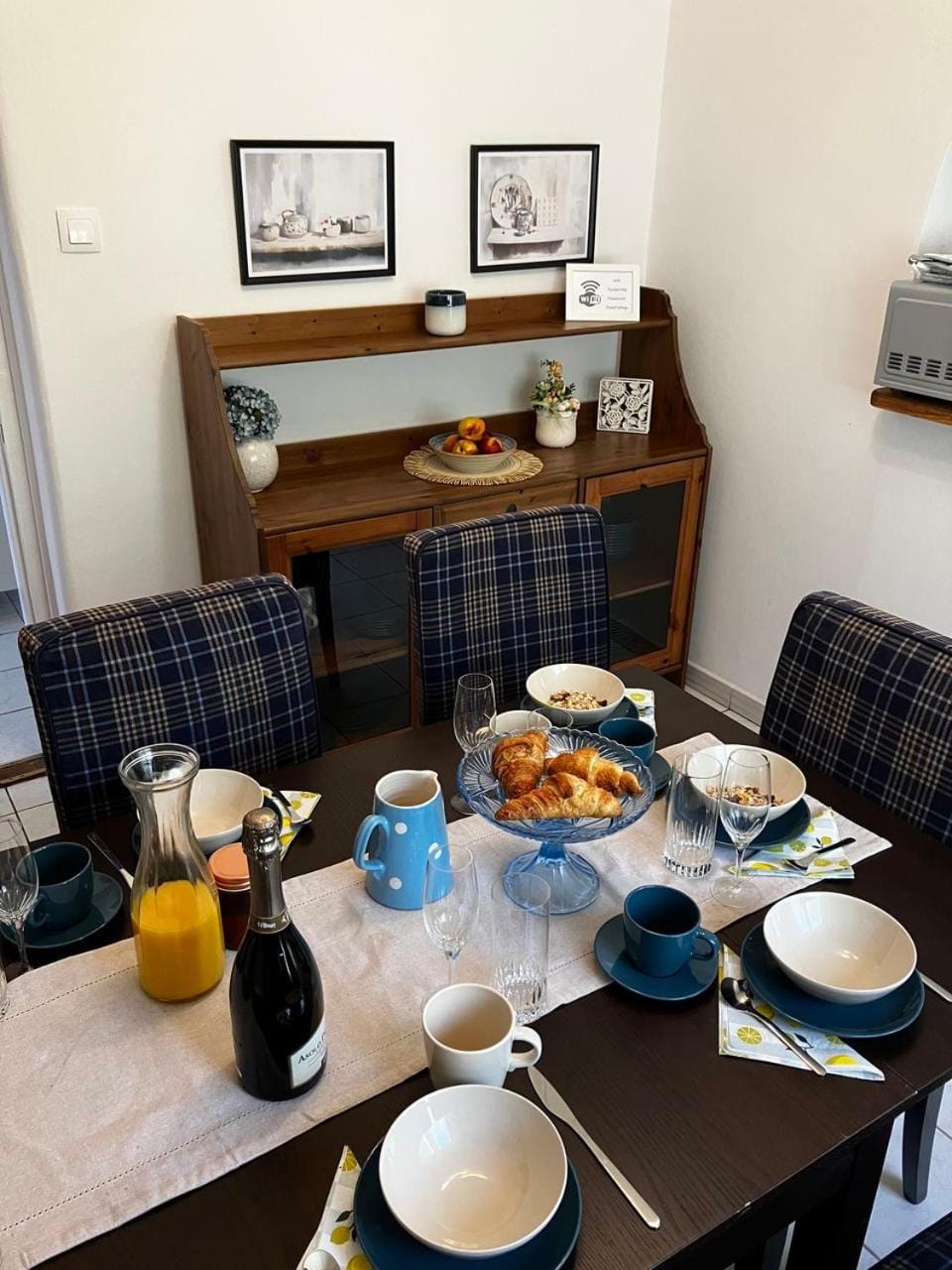 Coffee/tea facilities, Living room, Dining area