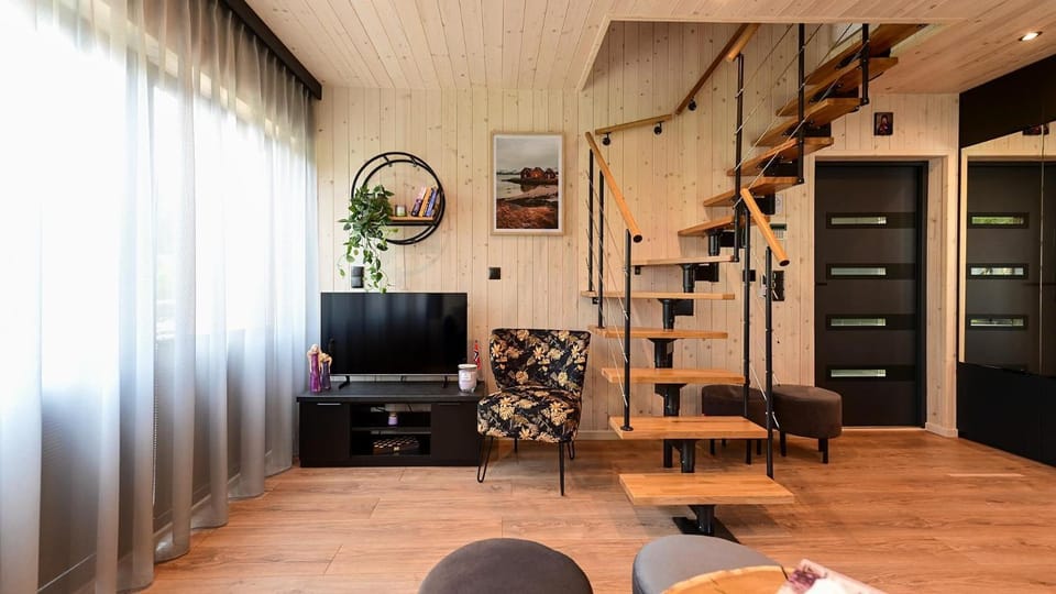 Communal lounge/ TV room, TV and multimedia, Living room, Seating area, Evening entertainment