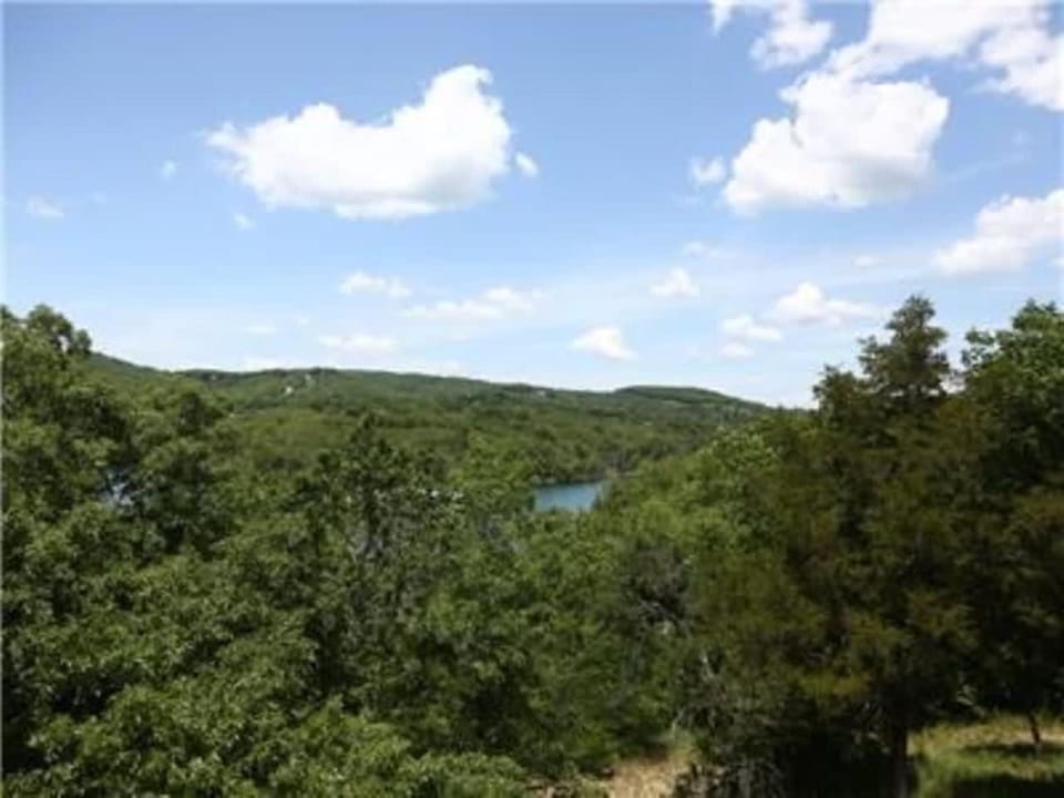 No Steps Eagles Nest Condo with Pool and Hot Tub and Lake Views next to SDC Apartment in Indian Point