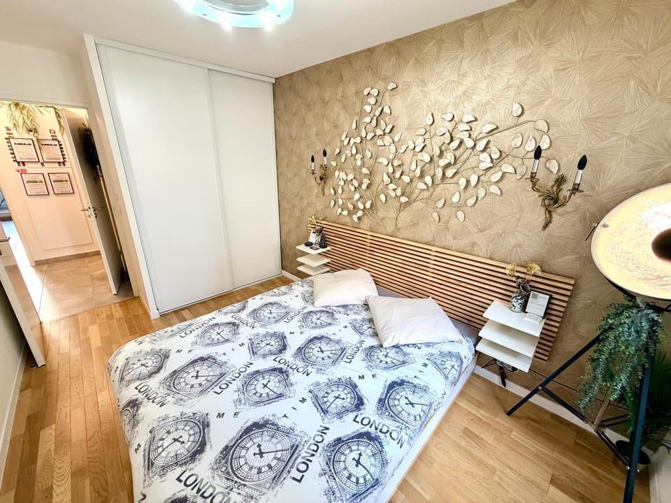 Bed, Photo of the whole room, Bedroom, wardrobe