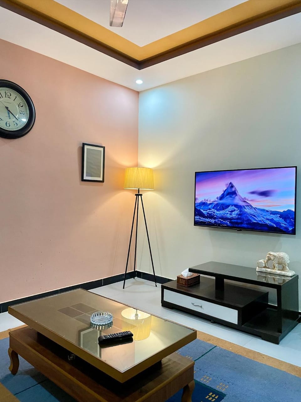 Communal lounge/ TV room, TV and multimedia, Living room, Evening entertainment