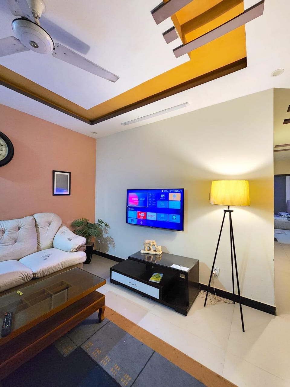 Communal lounge/ TV room, TV and multimedia, Living room, Seating area, Evening entertainment, Evening entertainment