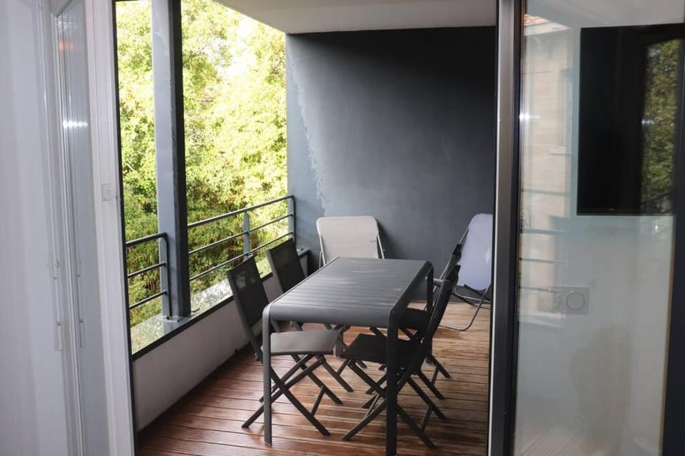 Les cèdres - parking privé -Tram A 50 m - loggia 9m2 Apartment in Bordeaux