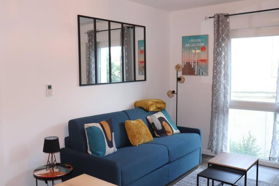 Les cèdres - parking privé -Tram A 50 m - loggia 9m2 Apartment in Bordeaux