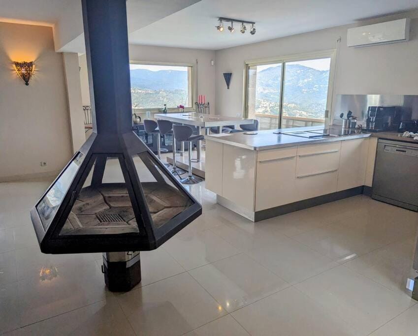 Haut de villa avec piscine Apartment in Provence-Alpes-Côte d'Azur