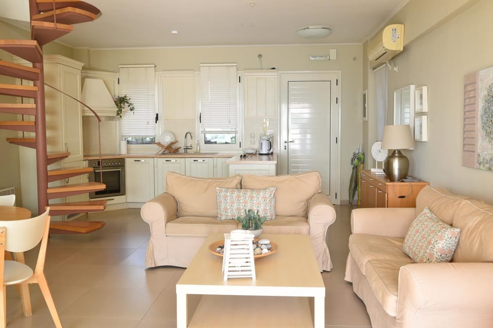 Kitchen or kitchenette, Seating area