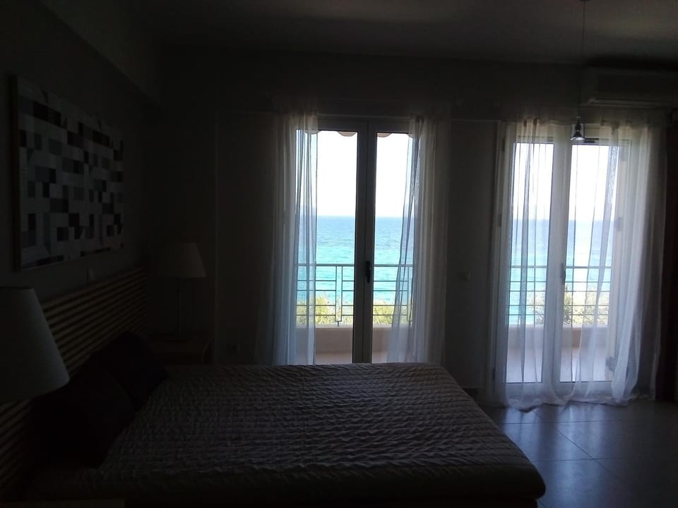 Bed, Sea view