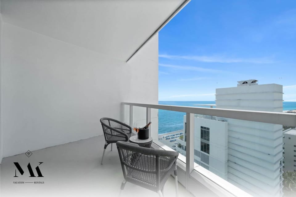 FontaineBleau Resort Ocean plus Bay View w Balcony Apartment in Miami Beach