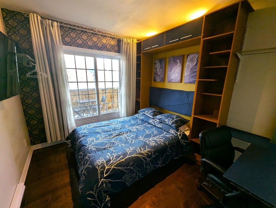 Bed, Balcony/Terrace, Photo of the whole room, Seating area, Bedroom