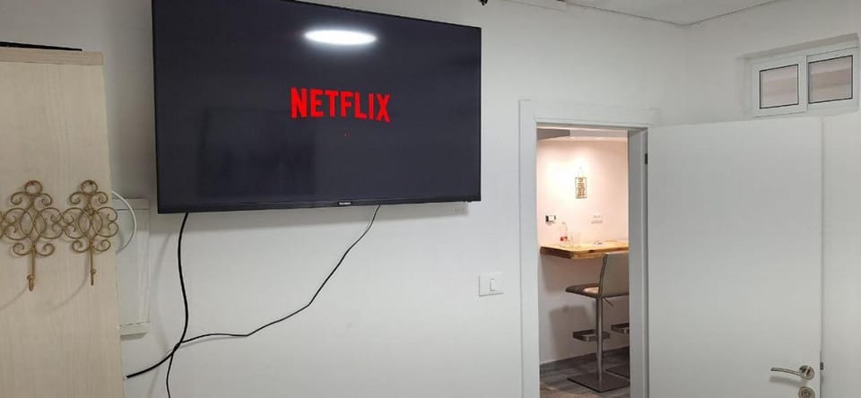 TV and multimedia, Photo of the whole room, Bedroom