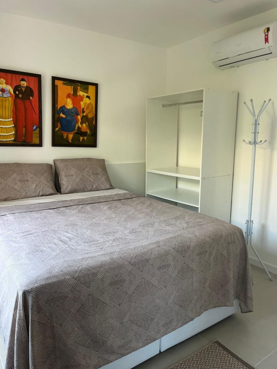 Photo of the whole room, Bedroom, wardrobe, air conditioner