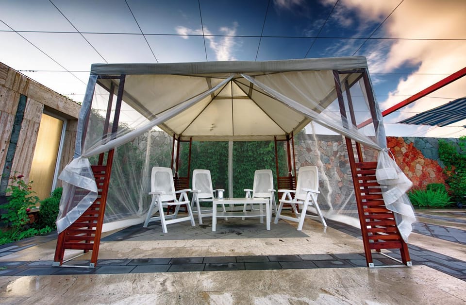Karaoke, Lounge or bar, Swimming pool