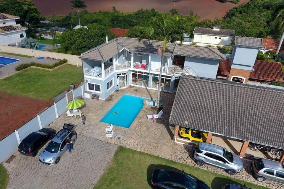 Linda casa em condomínio fechado para temporada. House in State of São Paulo
