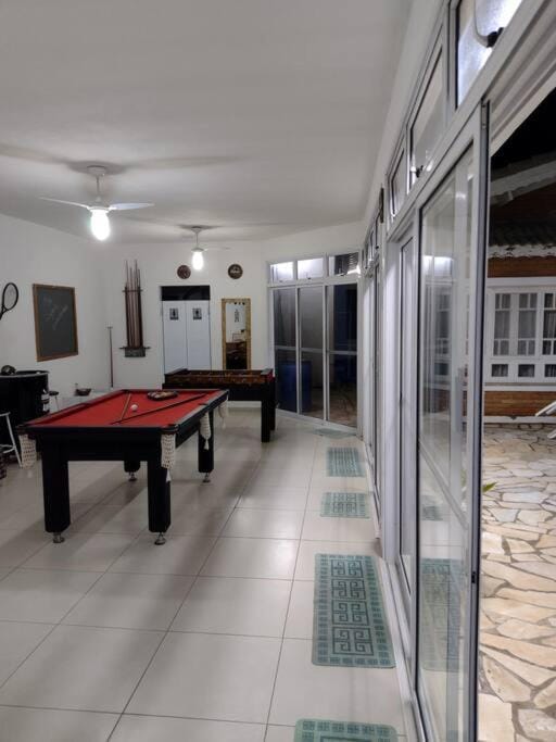 Linda casa em condomínio fechado para temporada. House in State of São Paulo