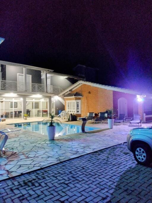 Linda casa em condomínio fechado para temporada. House in State of São Paulo