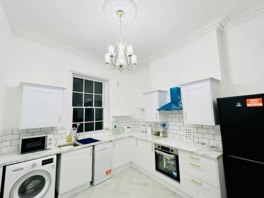Kitchen or kitchenette, dishwasher, minibar, pet friendly, stove, washing machine
