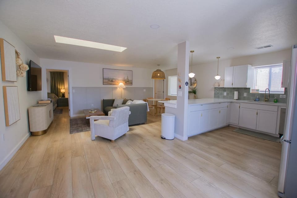 Bohemian ChiC SpaCation-Private HotTub-Close to Downtown-No Pet Fee! House in Albuquerque