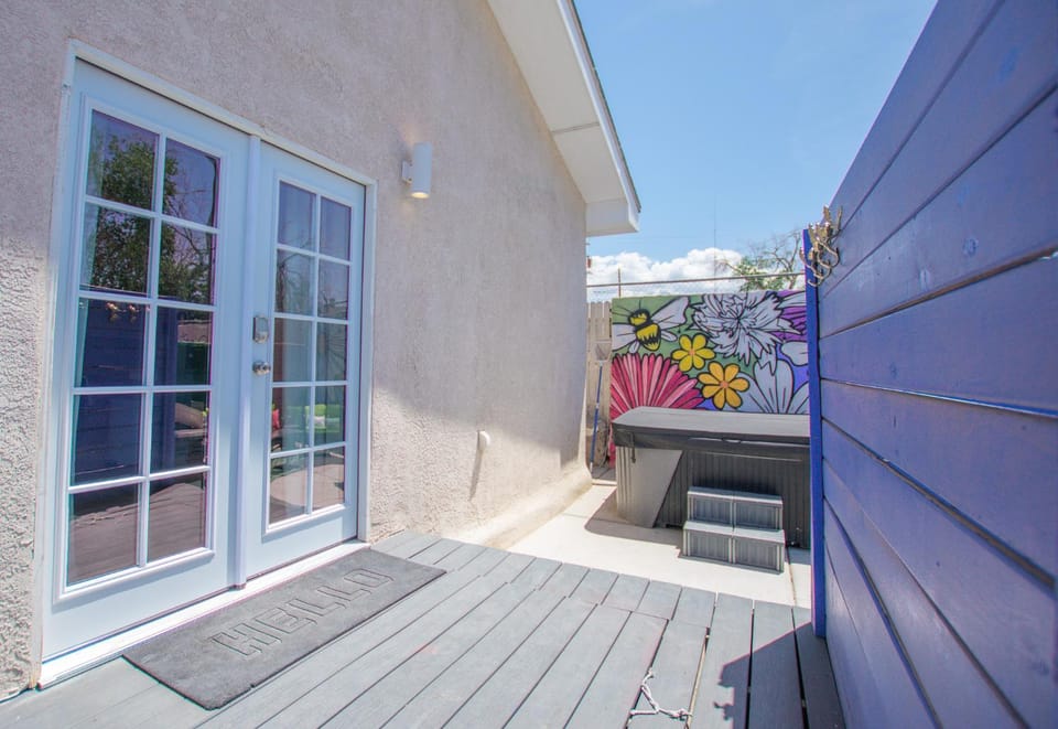 Bohemian ChiC SpaCation-Private HotTub-Close to Downtown-No Pet Fee! House in Albuquerque