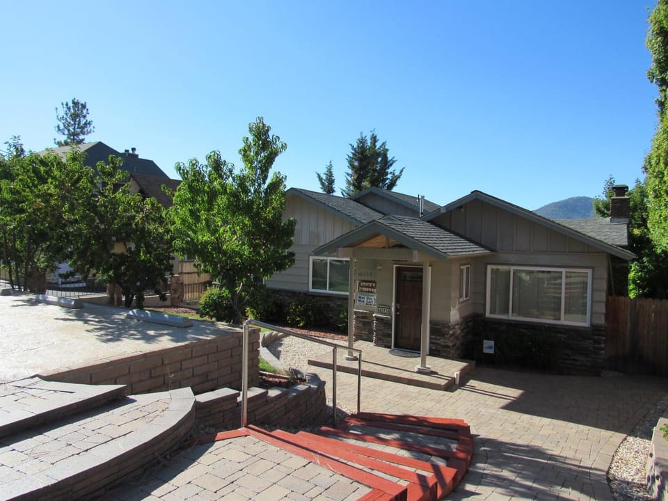 Property building, Natural landscape, Parking