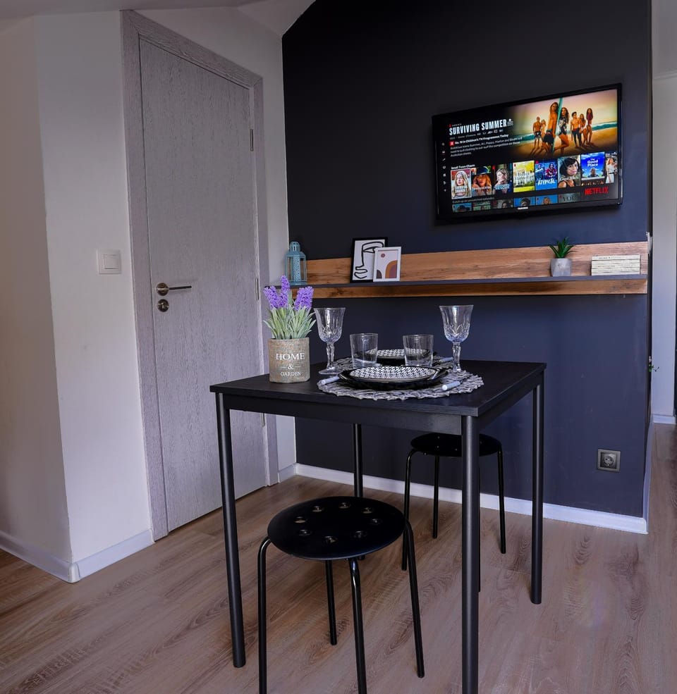 TV and multimedia, Kitchen or kitchenette, Dining area