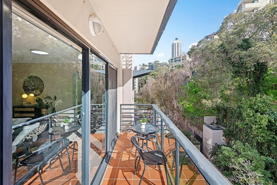 Designer 2BR Near CBD Large Balcony & Views Apartment in Perth