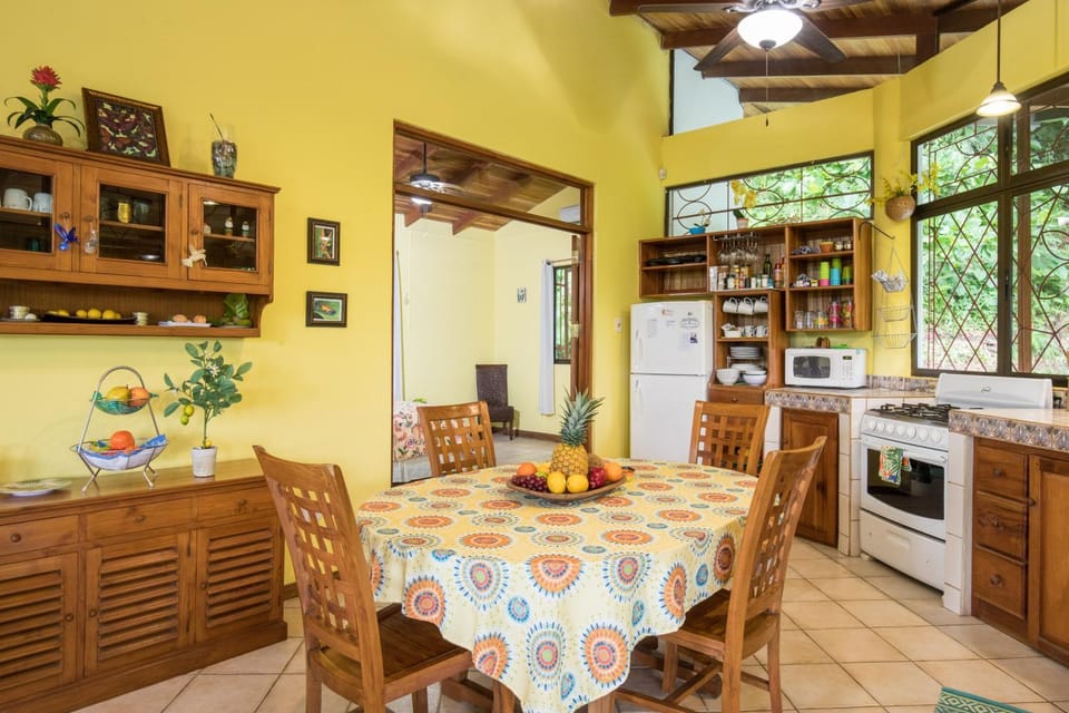 Kitchen or kitchenette, Dining area, Bedroom