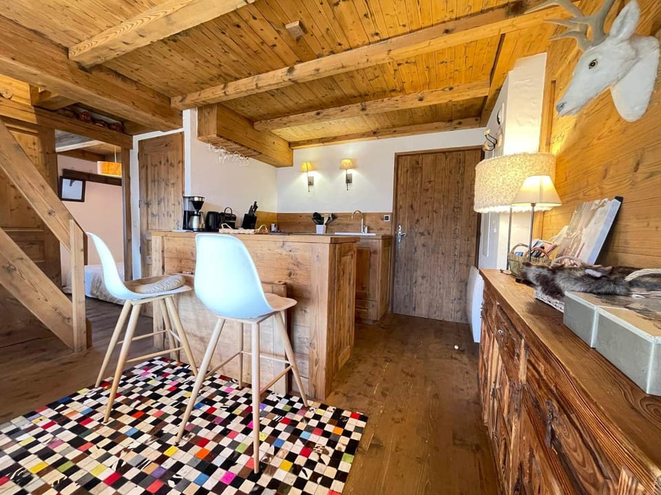 Appartement savoyard proche pistes, balcon, parking couvert - FR-1-505-196 Apartment in Notre-Dame-de-Bellecombe