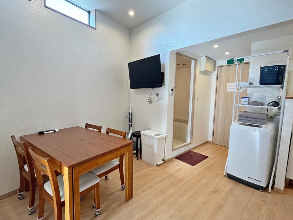 四海一家(201) 日本一戸建 【天下茶屋から徒歩8分】最大6名宿泊可能 Apartment in Osaka
