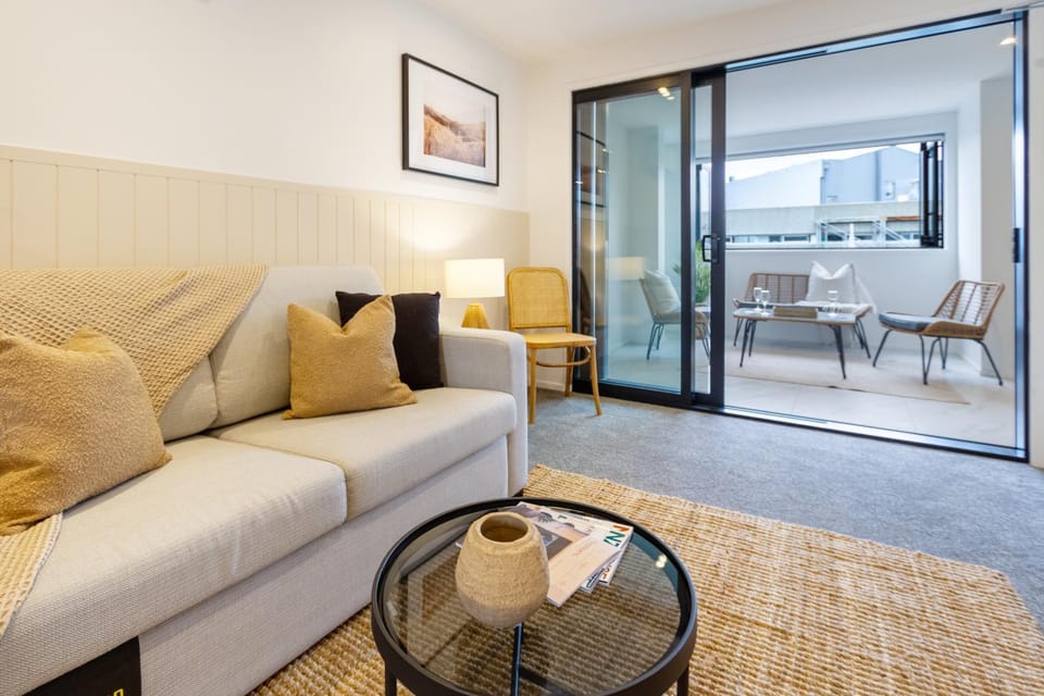 Living room, Photo of the whole room, Seating area, hair dresser