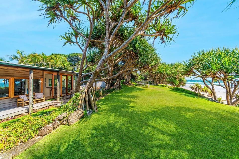 Property building, Day, Garden, Beach, Beach, Garden view, Sea view